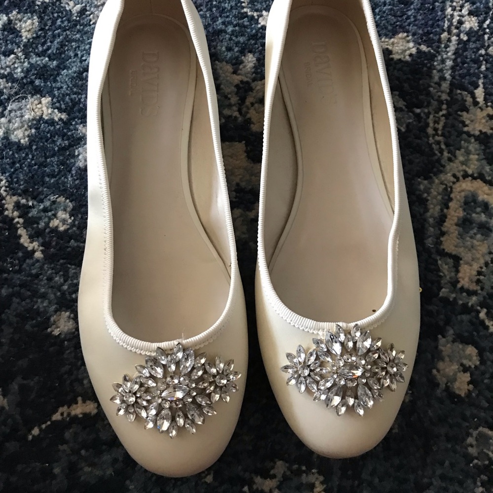 David’s Bridal Ivory Jewel Flats Size 9